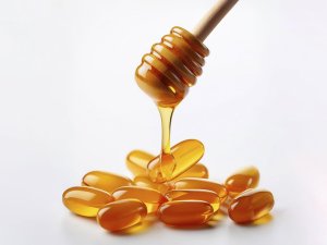 Honey-pour-pills